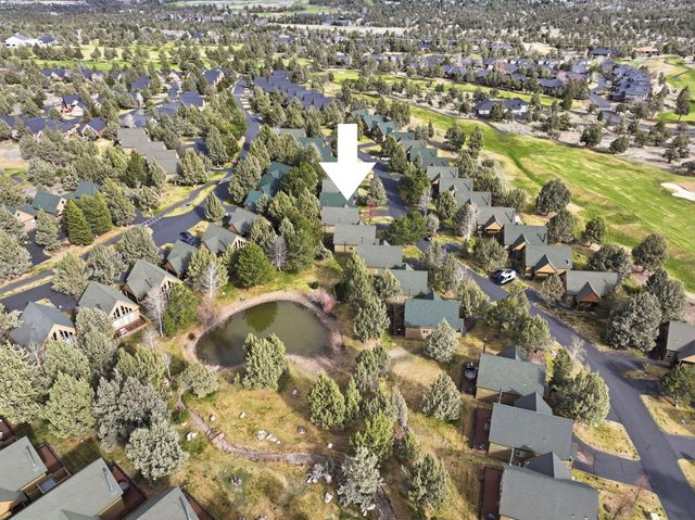 8831 Cliff Swallow Drive, Redmond, OR 97756