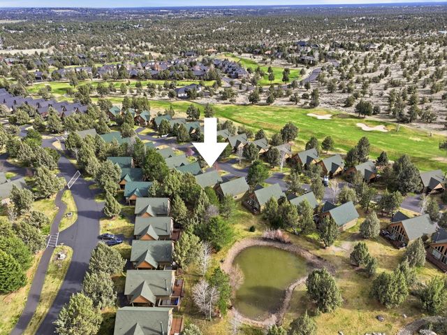 8831 Cliff Swallow Drive, Redmond, OR 97756