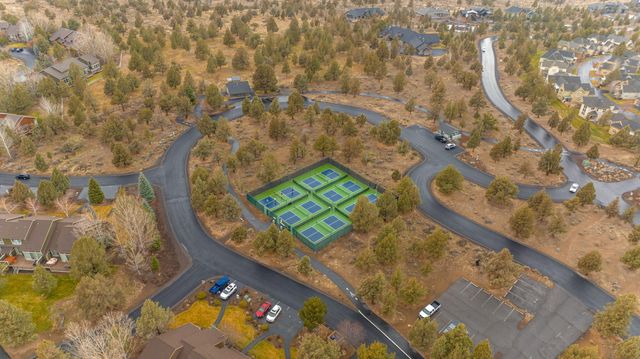 8831 Cliff Swallow Drive, Redmond, OR 97756