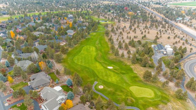 8831 Cliff Swallow Drive, Redmond, OR 97756