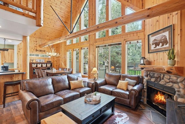 8831 Cliff Swallow Drive, Redmond, OR 97756