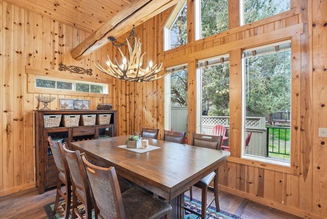 8831 Cliff Swallow Drive, Redmond, OR 97756