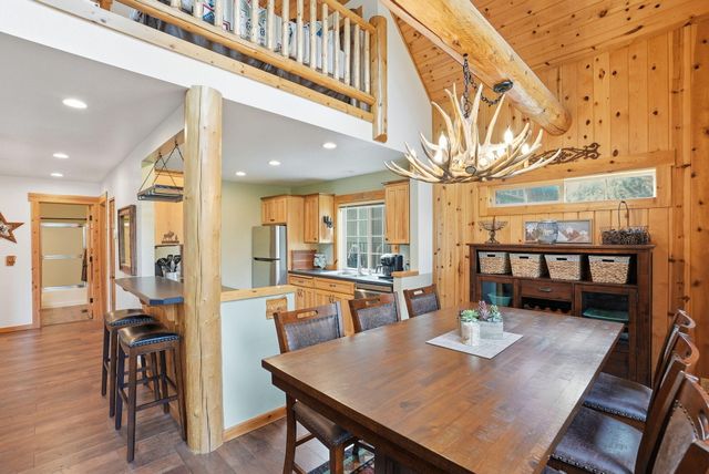 8831 Cliff Swallow Drive, Redmond, OR 97756