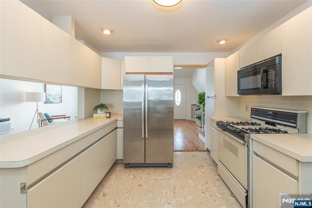 27 Balston Drive, Verona, NJ 07044