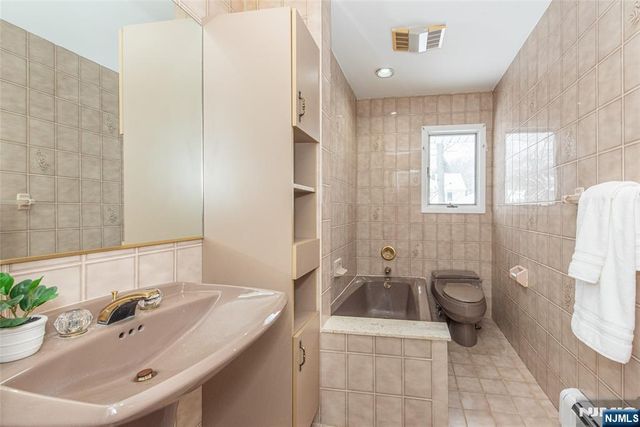 27 Balston Drive, Verona, NJ 07044