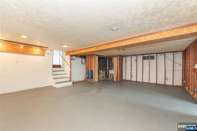 27 Balston Drive, Verona, NJ 07044