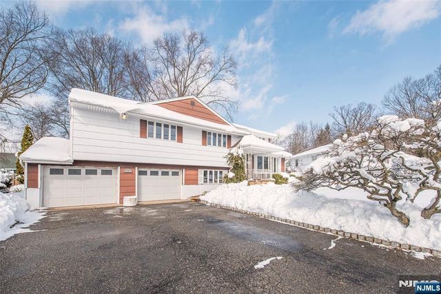 27 Balston Drive, Verona, NJ 07044