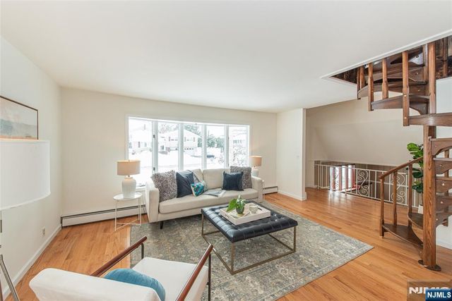 27 Balston Drive, Verona, NJ 07044