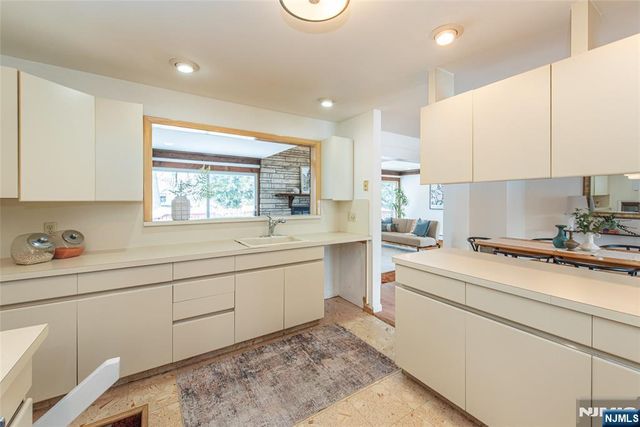 27 Balston Drive, Verona, NJ 07044