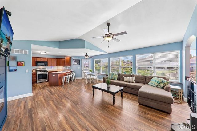 731 W 5th Street, St Jacob, IL 62281