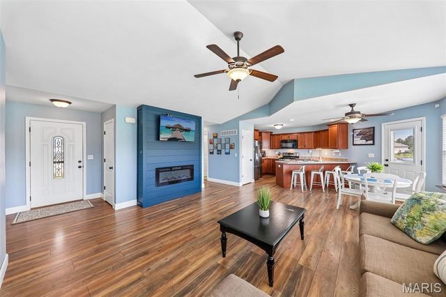 731 W 5th Street, St Jacob, IL 62281