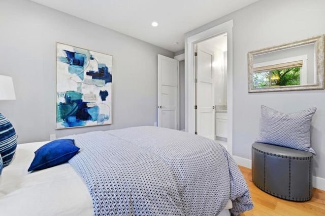 2130 Mills Avenue, Menlo Park, CA 94025