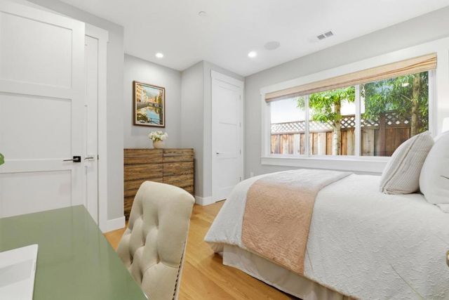 2130 Mills Avenue, Menlo Park, CA 94025