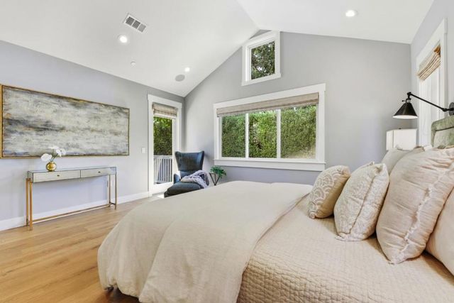 2130 Mills Avenue, Menlo Park, CA 94025