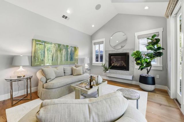 2130 Mills Avenue, Menlo Park, CA 94025