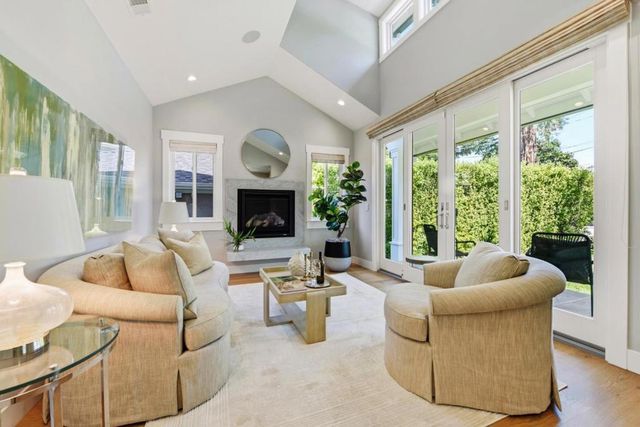 2130 Mills Avenue, Menlo Park, CA 94025