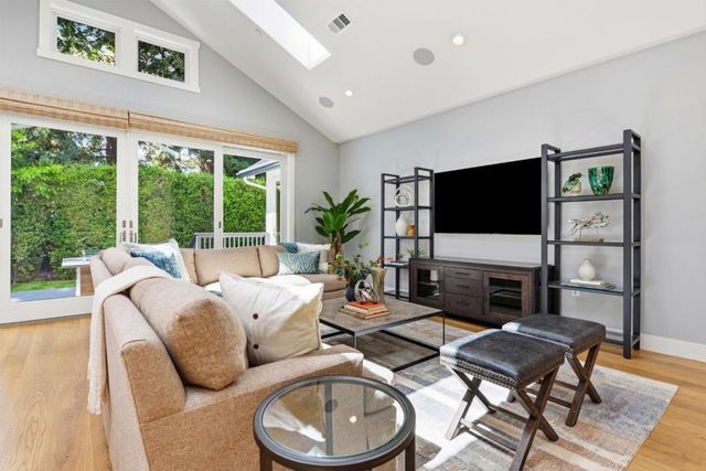 2130 Mills Avenue, Menlo Park, CA 94025