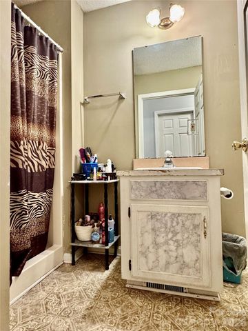 1019 W 7th Avenue, Gastonia, NC 28052