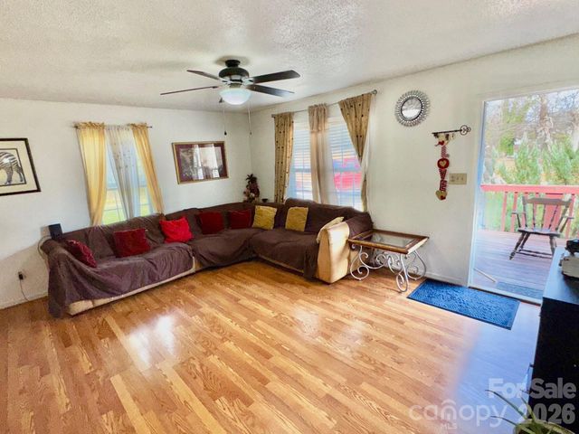 1019 W 7th Avenue, Gastonia, NC 28052