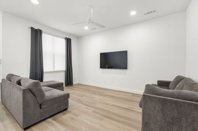 2124 Village Walk Place, Fort Worth, TX 76008