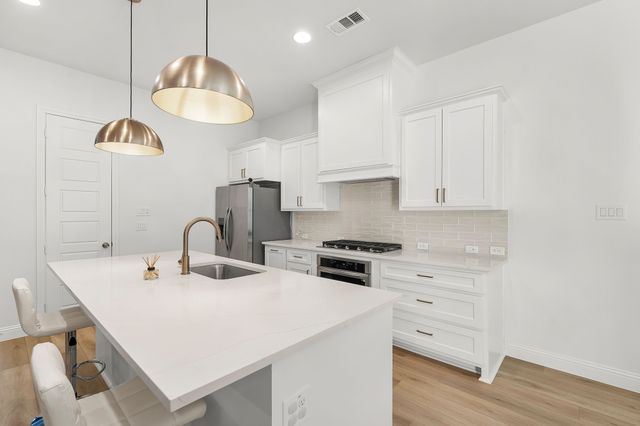 2124 Village Walk Place, Fort Worth, TX 76008