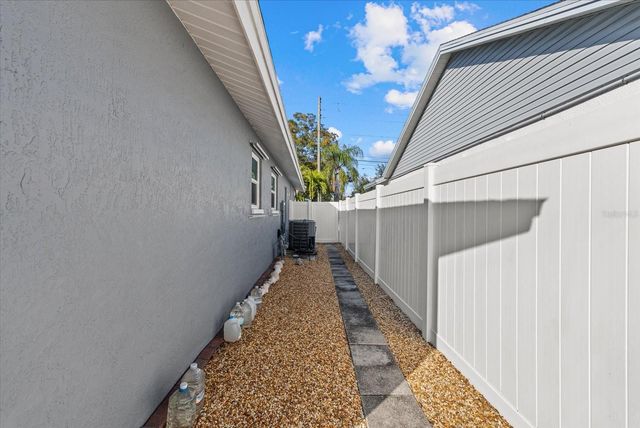 9320 126TH AVENUE, Largo, FL 33773