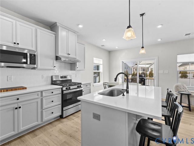 6230 Sheehan Xing, Moseley, VA 23120