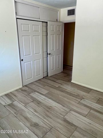 4540 E 8th Street, Tucson, AZ 85711