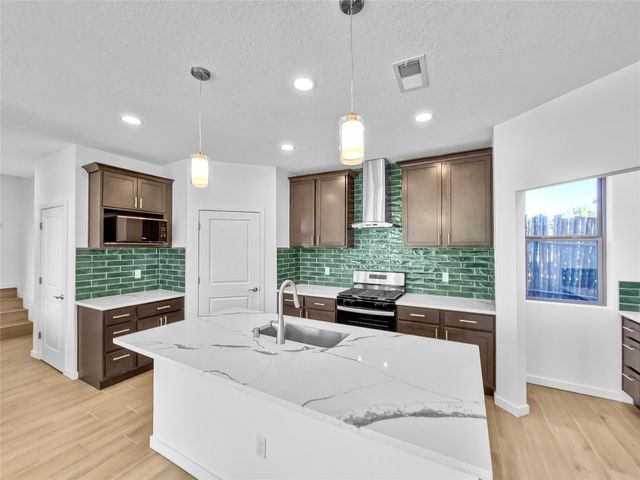 25 Flower Garland, Santa Fe, NM 87508