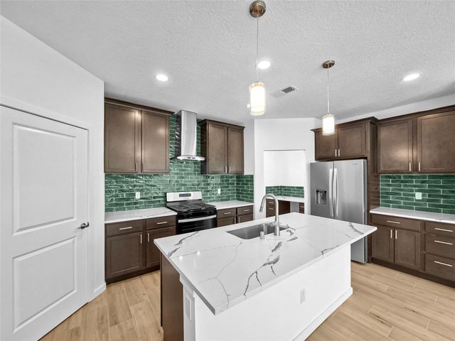 25 Flower Garland, Santa Fe, NM 87508