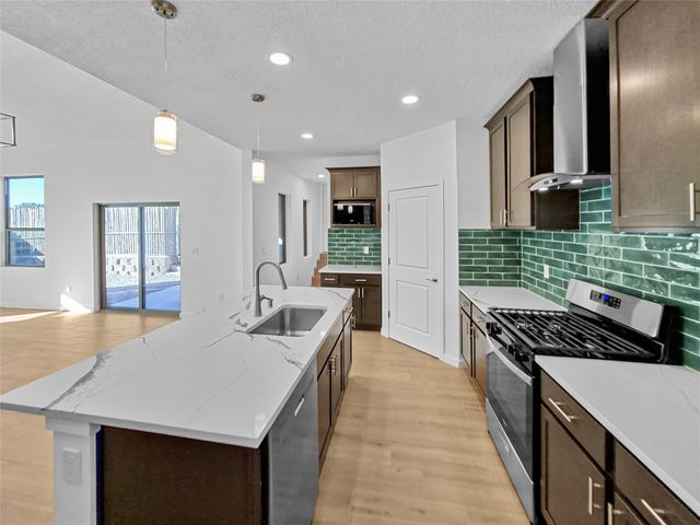 25 Flower Garland, Santa Fe, NM 87508