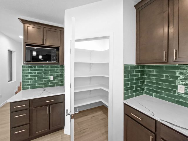 25 Flower Garland, Santa Fe, NM 87508