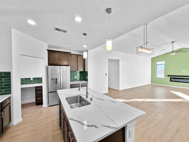 25 Flower Garland, Santa Fe, NM 87508