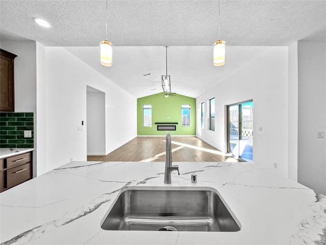 25 Flower Garland, Santa Fe, NM 87508