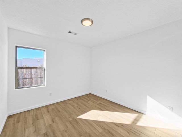 25 Flower Garland, Santa Fe, NM 87508