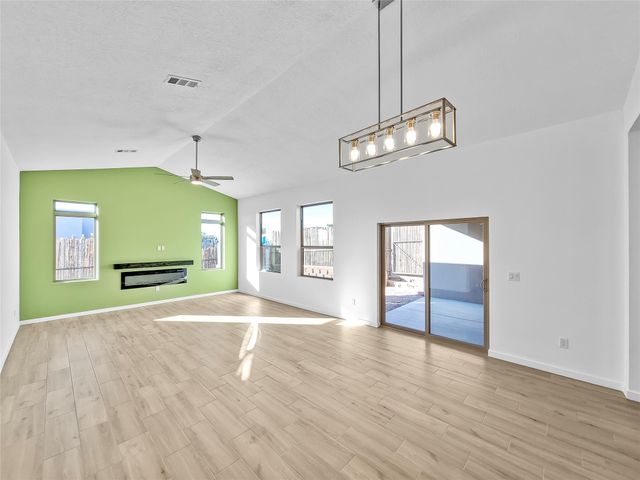 25 Flower Garland, Santa Fe, NM 87508