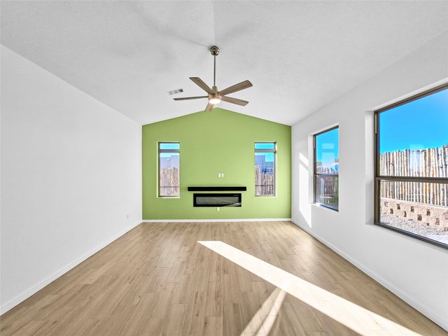25 Flower Garland, Santa Fe, NM 87508