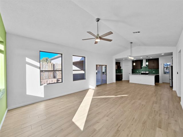 25 Flower Garland, Santa Fe, NM 87508