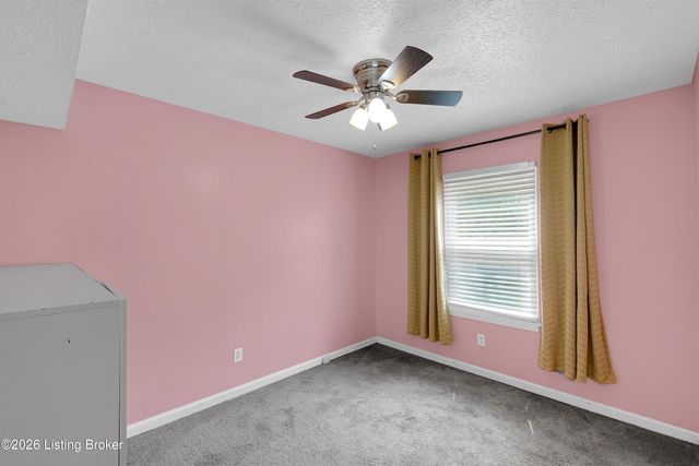 3800 Hillcross Dr, Louisville, KY 40229