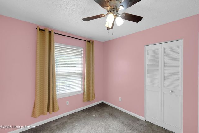 3800 Hillcross Dr, Louisville, KY 40229