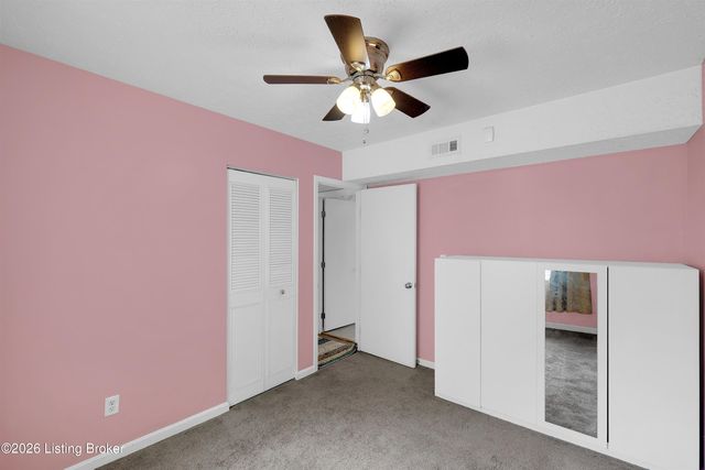 3800 Hillcross Dr, Louisville, KY 40229