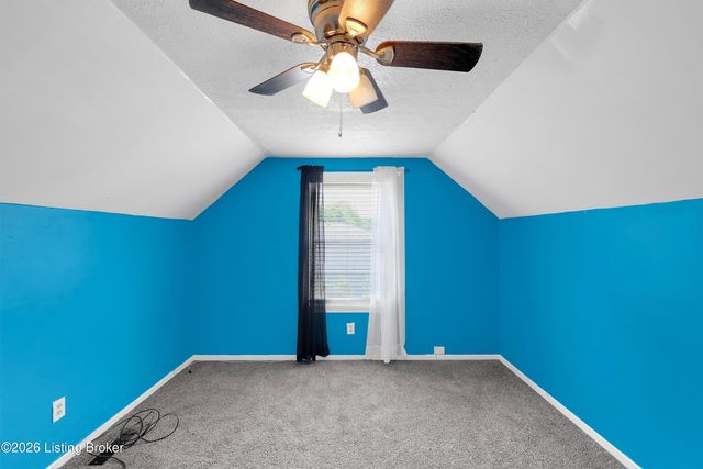 3800 Hillcross Dr, Louisville, KY 40229