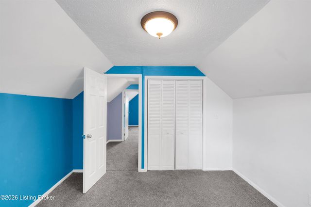 3800 Hillcross Dr, Louisville, KY 40229