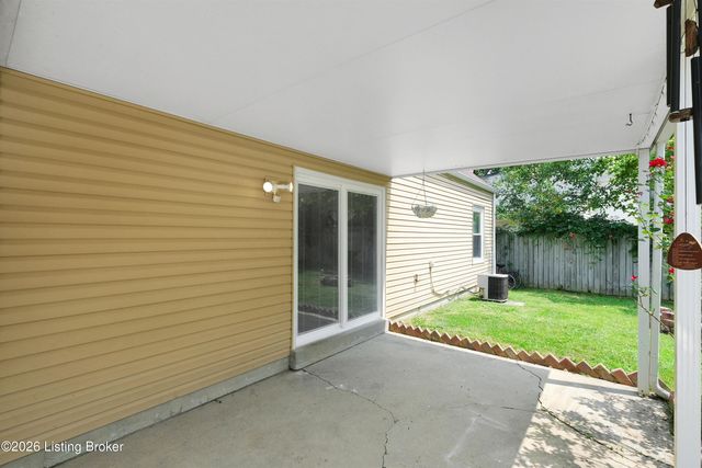 3800 Hillcross Dr, Louisville, KY 40229