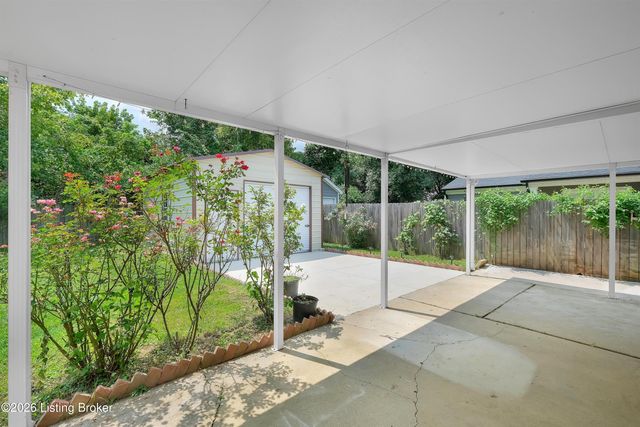 3800 Hillcross Dr, Louisville, KY 40229