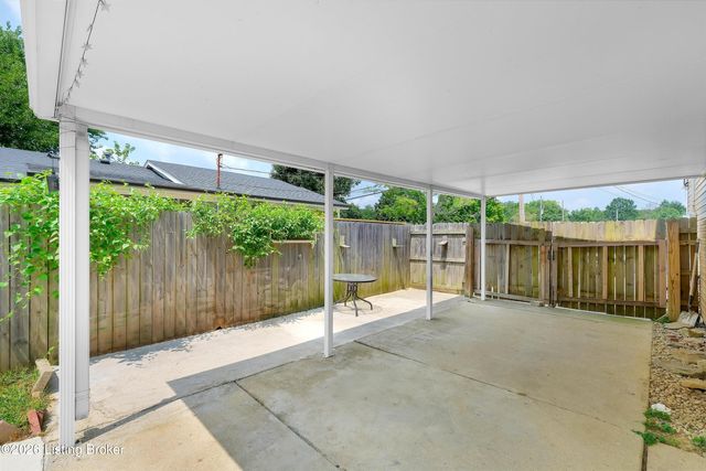3800 Hillcross Dr, Louisville, KY 40229