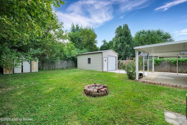 3800 Hillcross Dr, Louisville, KY 40229