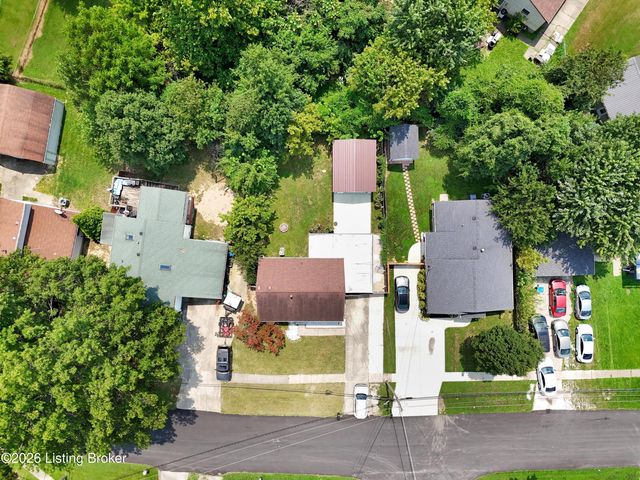 3800 Hillcross Dr, Louisville, KY 40229