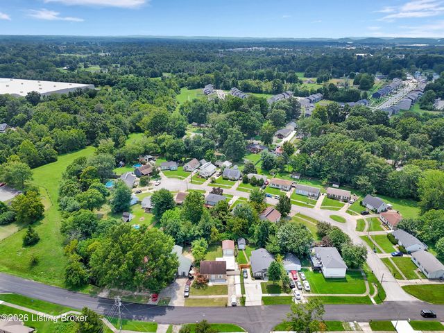 3800 Hillcross Dr, Louisville, KY 40229