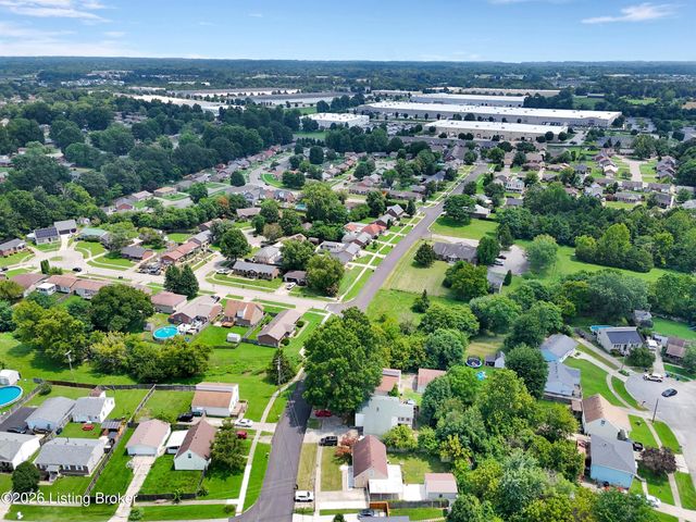 3800 Hillcross Dr, Louisville, KY 40229